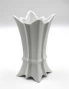 Vase, Gerold, Weißporzellan, 1x an Ecke min. Chip, H-21,5cm.
