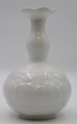 Vase, Meissen Weiß, Lotus, 2 Schleifstriche, H-19cm.