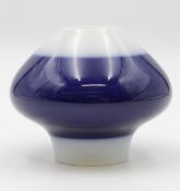 kl. Vase, KPM Berlin, Kobalt, H-9cm.