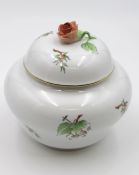 gr. Zierdose, Herend, florale Bemalung, plast. Deckelrose, 2x Brandfehler, ca. H-15,5cm.