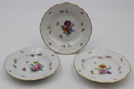 3x kl. Teller, Meissen Schwertermarke, Neubrandenstein, Blumen-u. Insekten, 1. Wahl, je D-13,2cm.