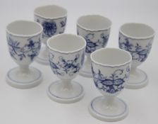 6x Eierbecher, Meissen, Schwertermarke, Zwiebelmuster, je 3 Schleifstriche, H-7,5cm.