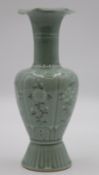 Vase, wohl Korea, gemarkt, florales Dekor, H-21,5cm.