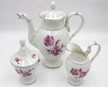 21tlg. Kaffeeservice, Höchst, Purpurblumen, Kanne mit Tierkopfausguss, 1x Tasse kl. Chip am Stand, 