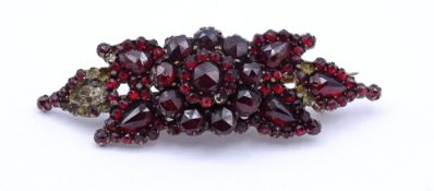 Alte Granat Brosche, defekt, L. 5,6cm