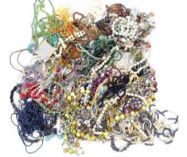 Großes Konvolut Modeschmuck, mit Altersspuren, Beschädigungen möglich