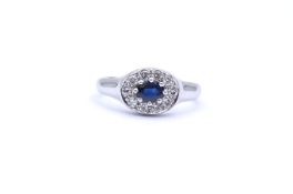 Weißgoldring 0.585 mit Saphir (0,49ct.) und 10 Brillanten Si/w zus. 0,30ct., 4,4g., RG 59 mit Wempe