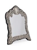AN EDWARDIAN SILVER MOUNTED DRESSING TABLE MIRROR, THE GOLDSMITHS & SILVERSMITHS CO. LTD