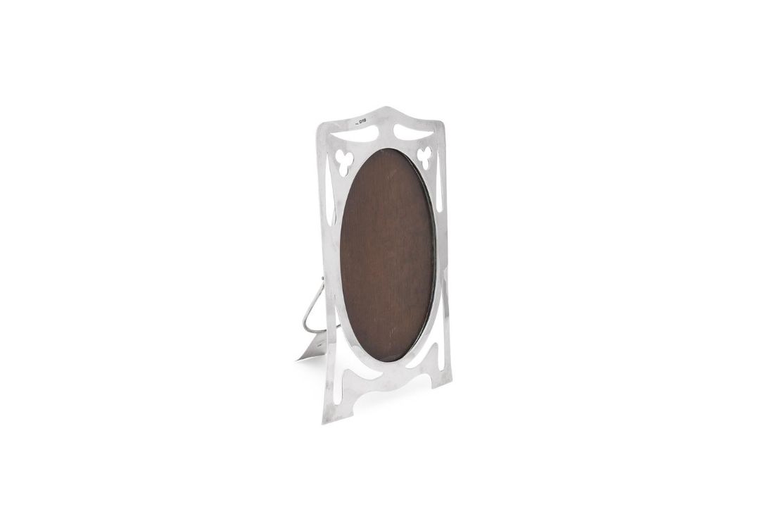 A SILVER PHOTOGRAPH FRAME, J. & R. GRIFFIN LTD - Image 1 of 2