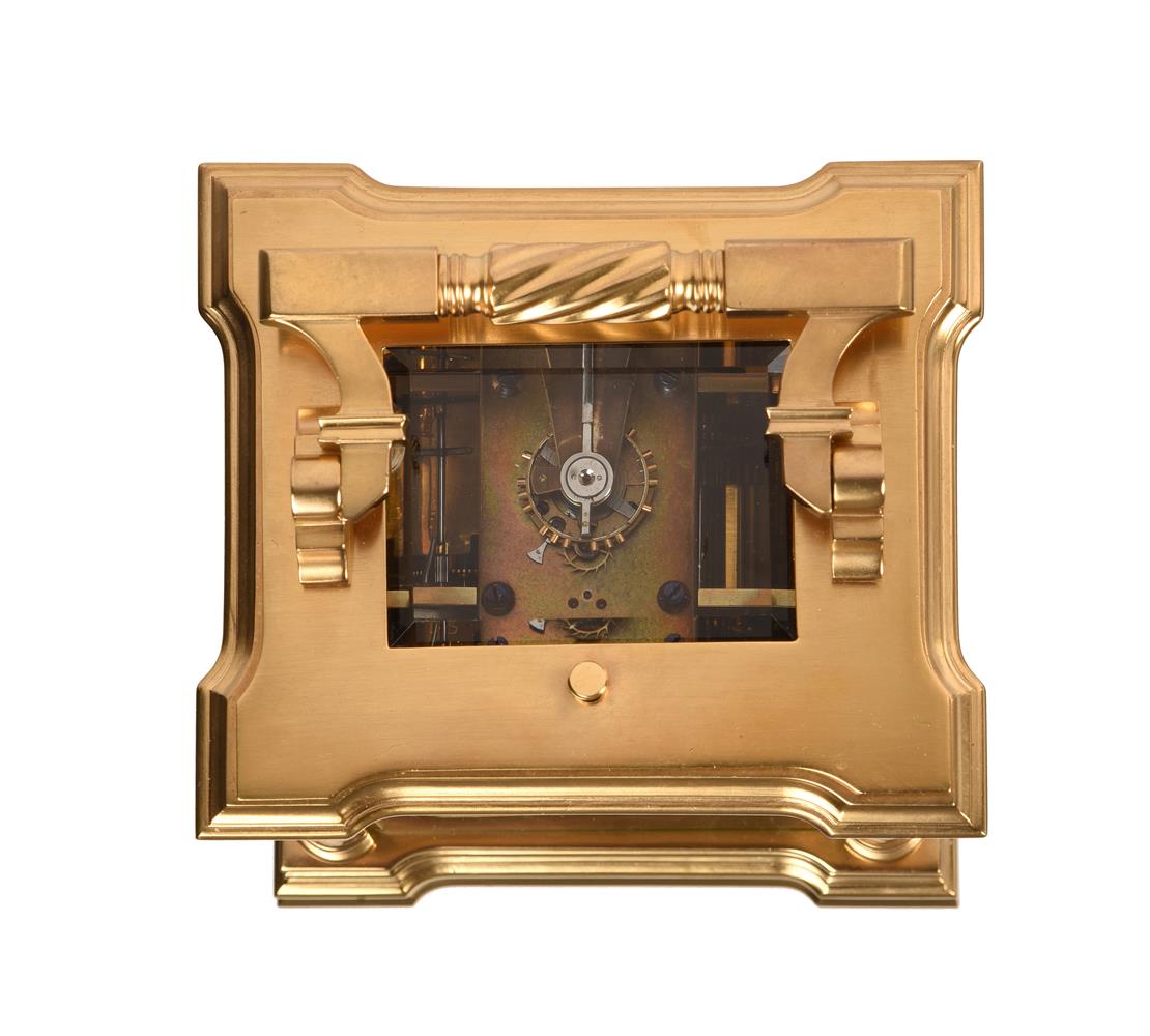 A FINE FRENCH GILT BRASS ANGLAISE RICHE CASED REPEATING CARRIAGE CLOCK WITH PAINTED PORCELAIN PANELS - Image 5 of 6