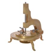 A CLOCK/WATCHMAKER'S BRASS UPRIGHTING TOOL