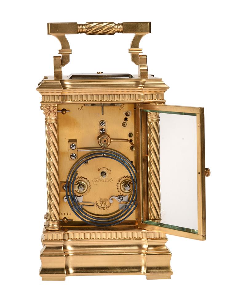 A FINE FRENCH GILT BRASS ANGLAISE RICHE CASED REPEATING CARRIAGE CLOCK WITH PAINTED PORCELAIN PANELS - Image 3 of 6
