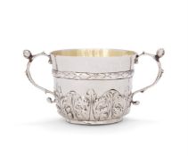 A CHARLES II SMALL SILVER TWIN HANDLED CUP, FRANCIS SINGLETON