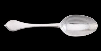 A WILLIAM III SCOTTISH SILVER DOGNOSE SPOON, WILLIAM CLERK