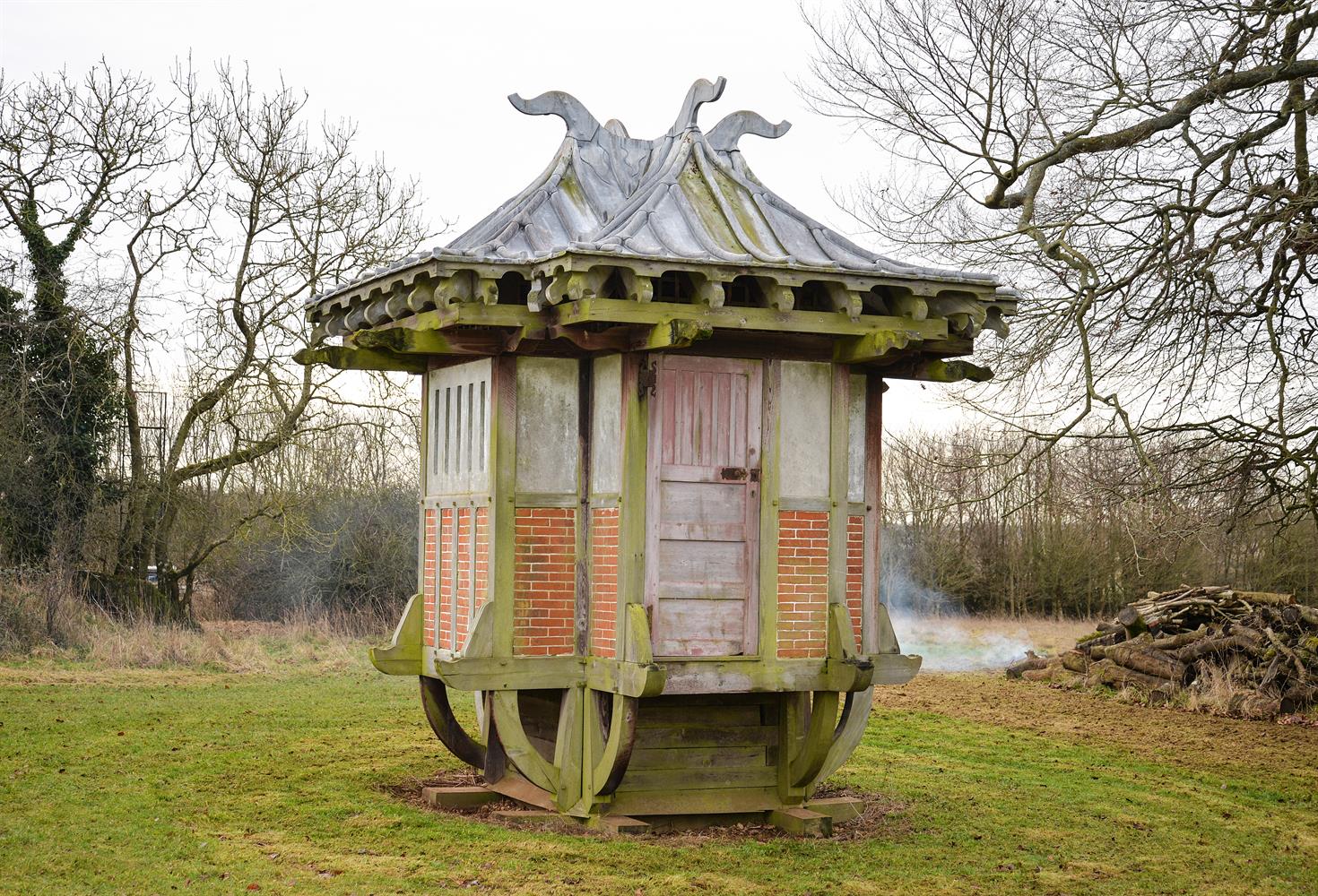 A LATE VICTORIAN ARTS & CRAFTS TEA HOUSE IN ASIAN TASTE, CIRCA 1890 - Image 4 of 20