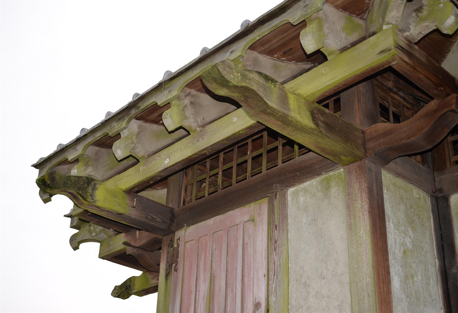 A LATE VICTORIAN ARTS & CRAFTS TEA HOUSE IN ASIAN TASTE, CIRCA 1890 - Image 10 of 20