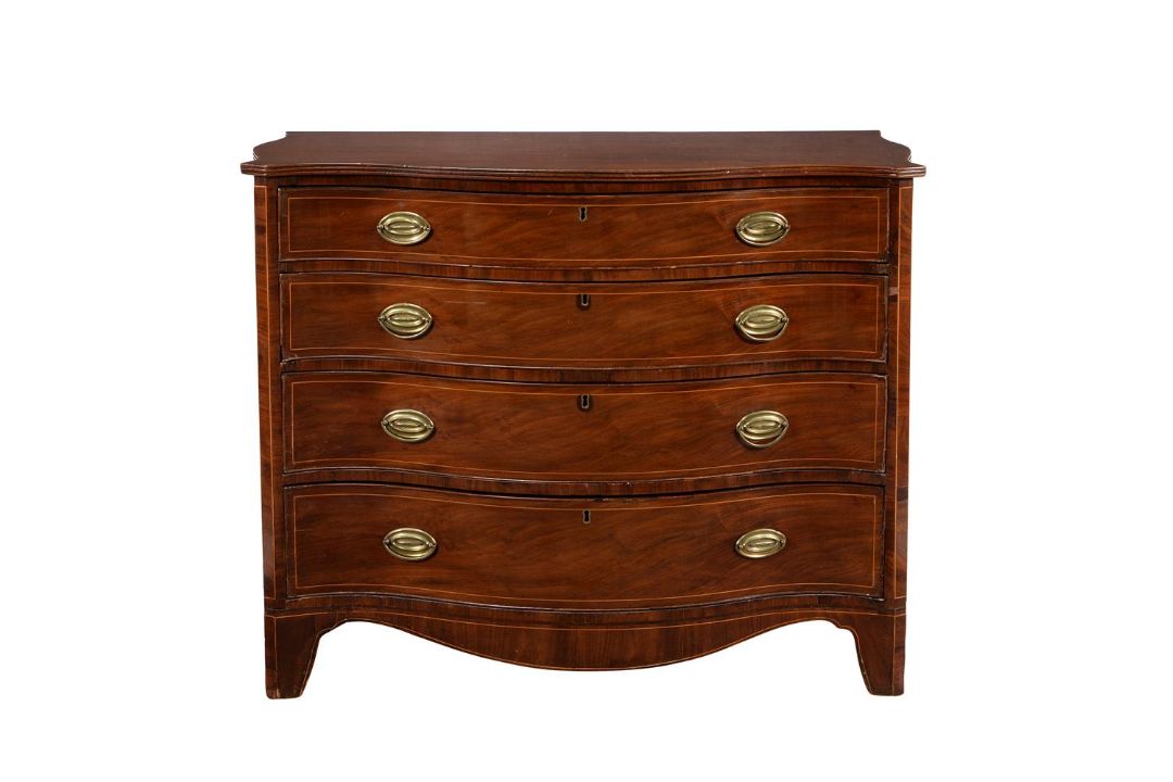 A GEORGE III MAHOGANY CHEST OF DRAWERS - Image 1 of 2