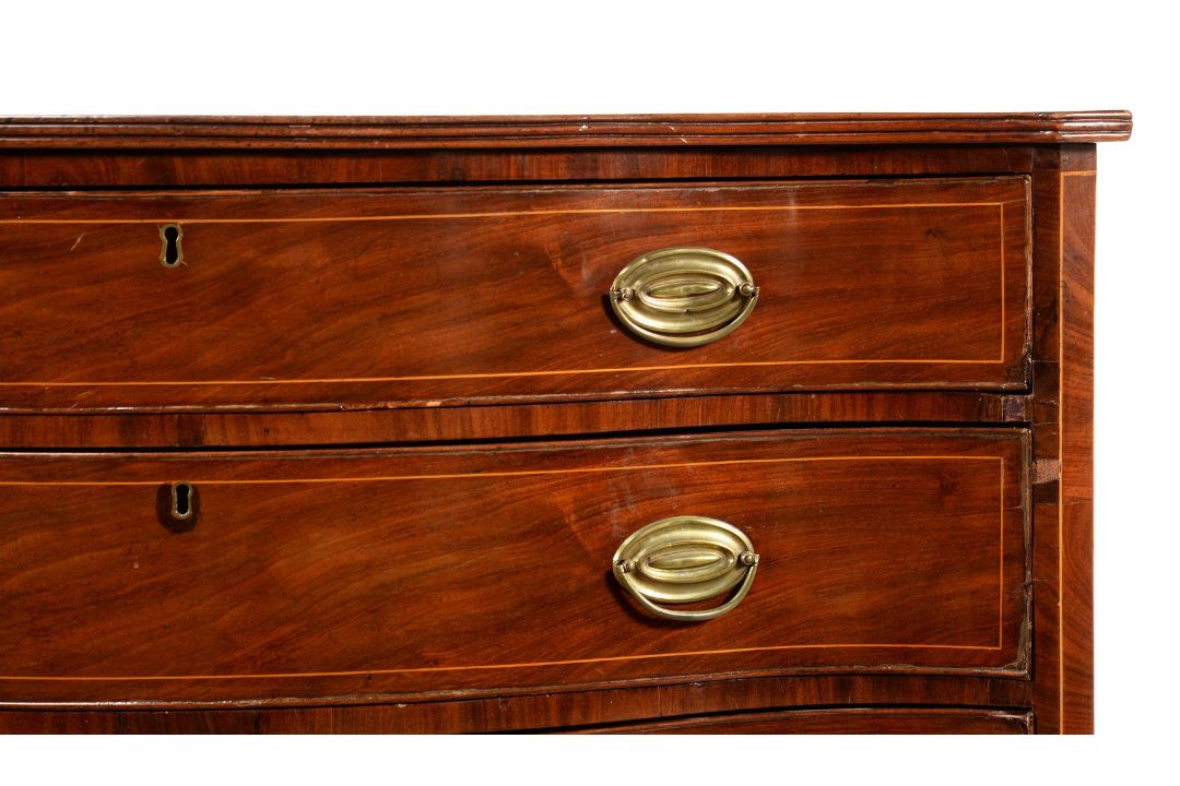 A GEORGE III MAHOGANY CHEST OF DRAWERS - Image 2 of 2