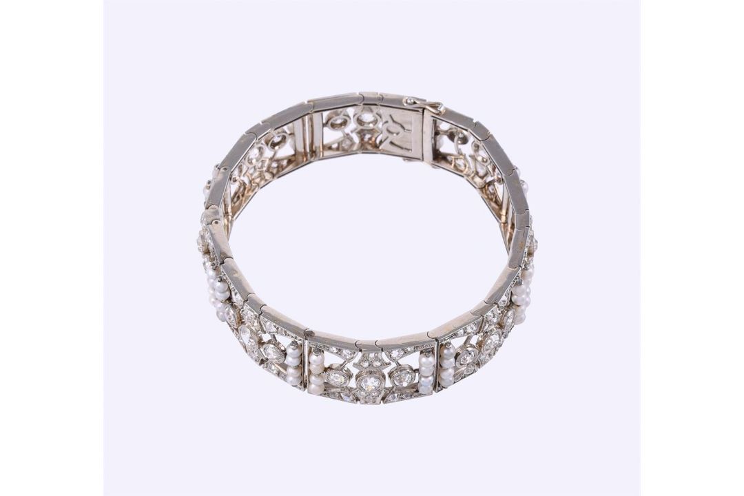 AN EARLY 20TH CENTURY DIAMOND AND PEARL BRACELET CIRCA 1920 - Image 2 of 2