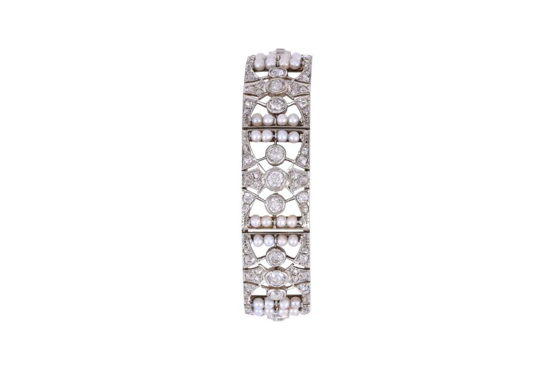 AN EARLY 20TH CENTURY DIAMOND AND PEARL BRACELET CIRCA 1920 - Image 1 of 2