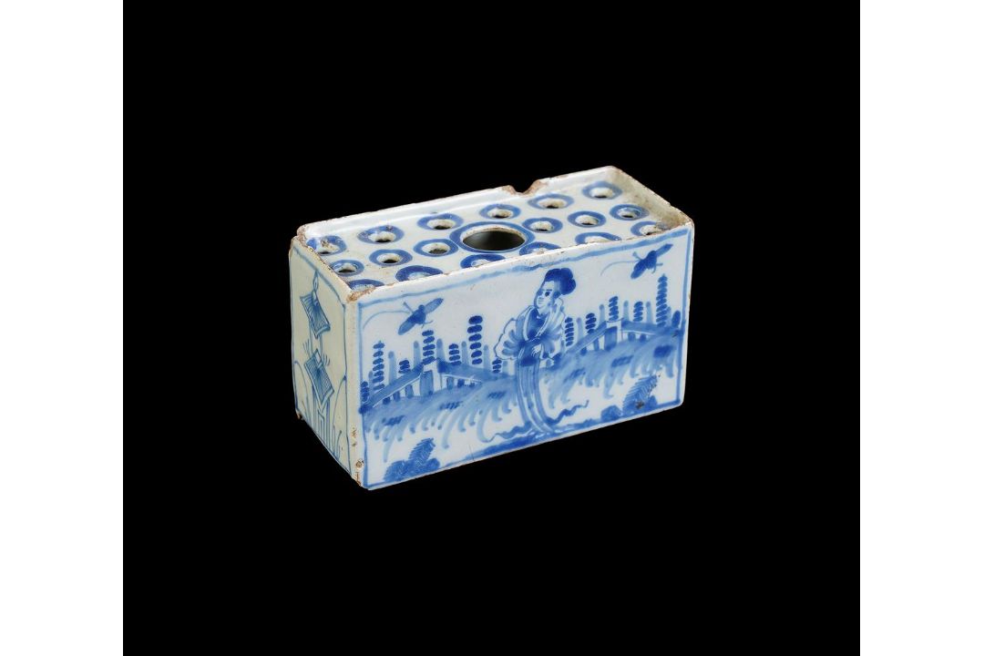 AN ENGLISH DELFT CHINOISERIE BLUE AND WHITE FLOWER BRICK