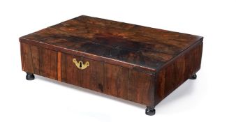 A WILLIAM AND MARY OYSTER VENEERED LACE BOX CIRCA 1690