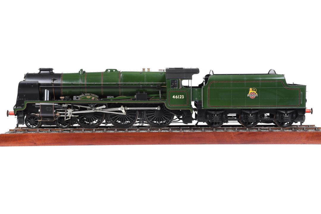 A fine model of a 5 inch gauge British Railways Royal Scott 4-6-0 locomotive and tender - Image 2 of 6