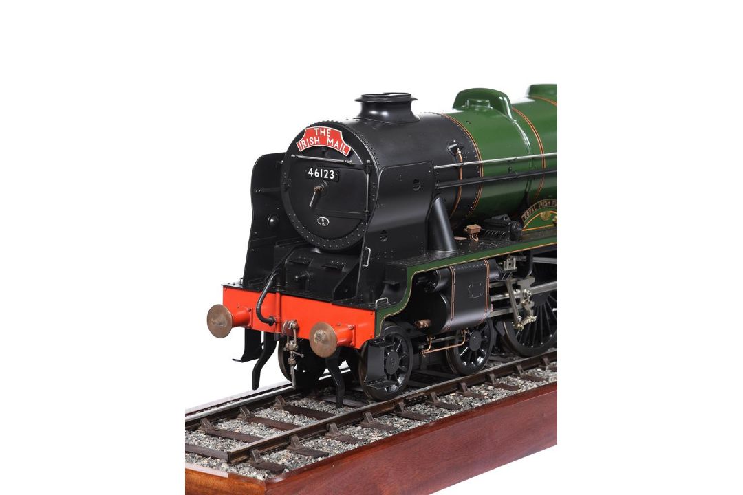 A fine model of a 5 inch gauge British Railways Royal Scott 4-6-0 locomotive and tender - Image 3 of 6