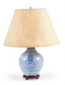 A CHINESE BLUE AND WHITE VASE, 19TH CENTURY