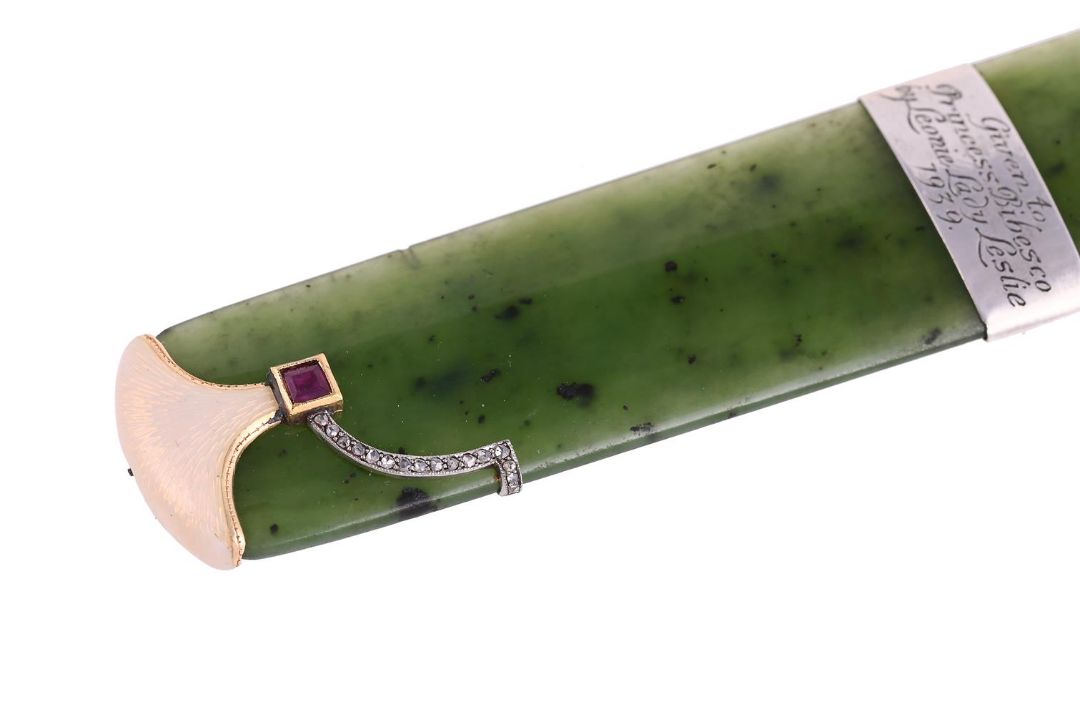 AN EARLY 20TH CENTURY NEPHRITE, ENAMEL, RUBY AND DIAMOND PAPERKNIFE - Image 2 of 2