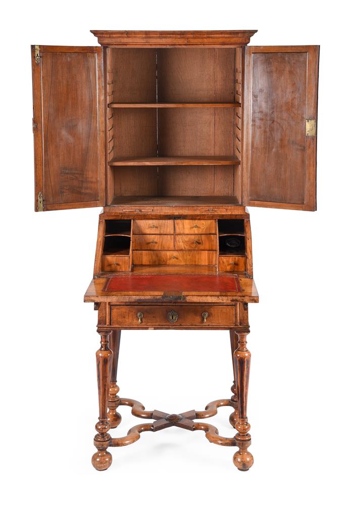 A QUEEN ANNE WALNUT AND FEATHER BANDED BUREAU CABINET, CIRCA 1705 - Image 6 of 7