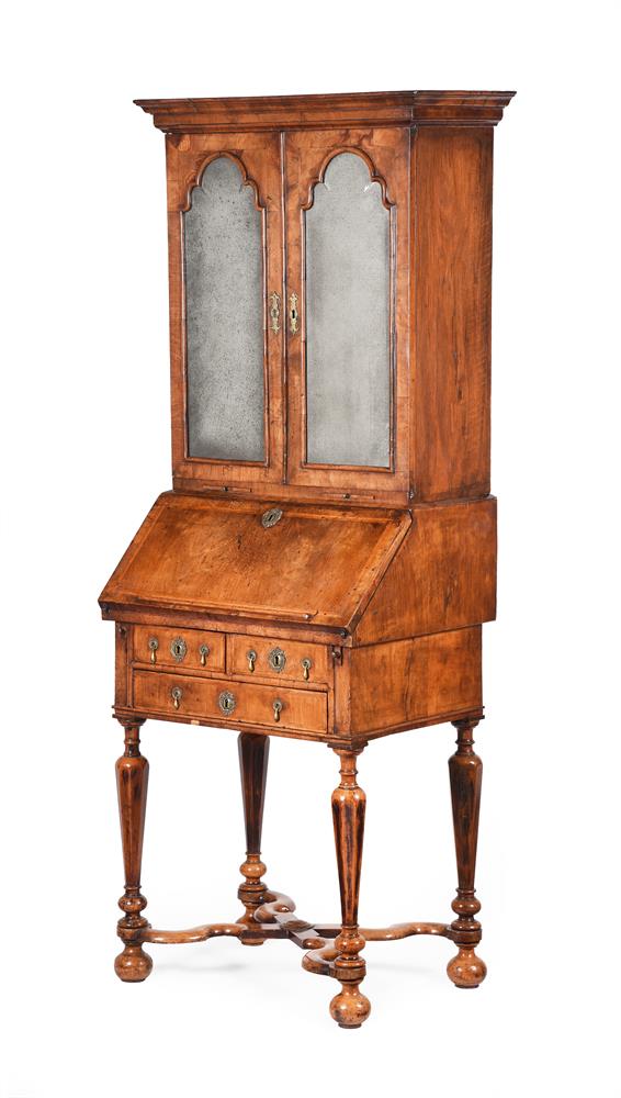 A QUEEN ANNE WALNUT AND FEATHER BANDED BUREAU CABINET, CIRCA 1705 - Image 5 of 7