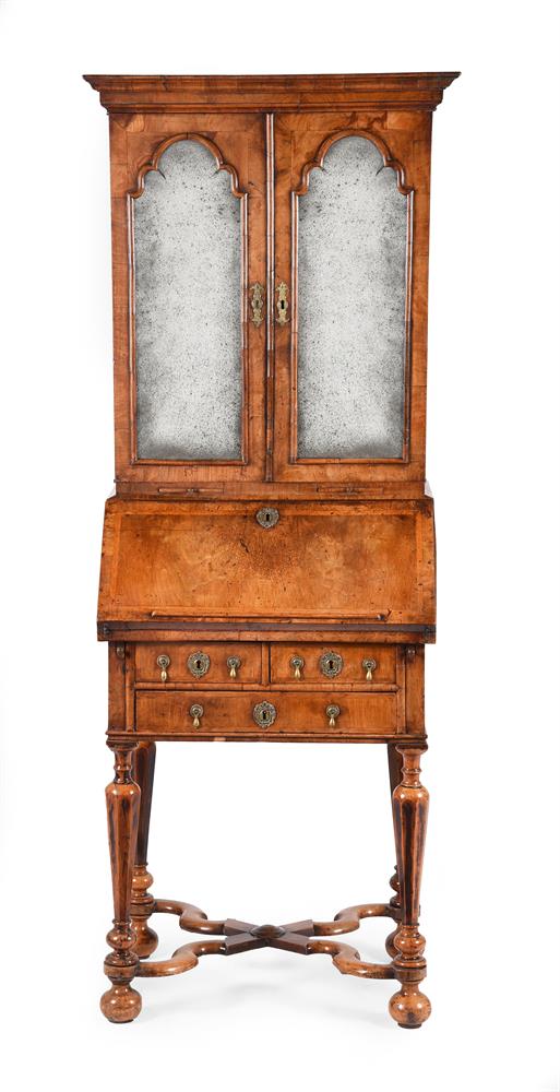 A QUEEN ANNE WALNUT AND FEATHER BANDED BUREAU CABINET, CIRCA 1705 - Image 4 of 7