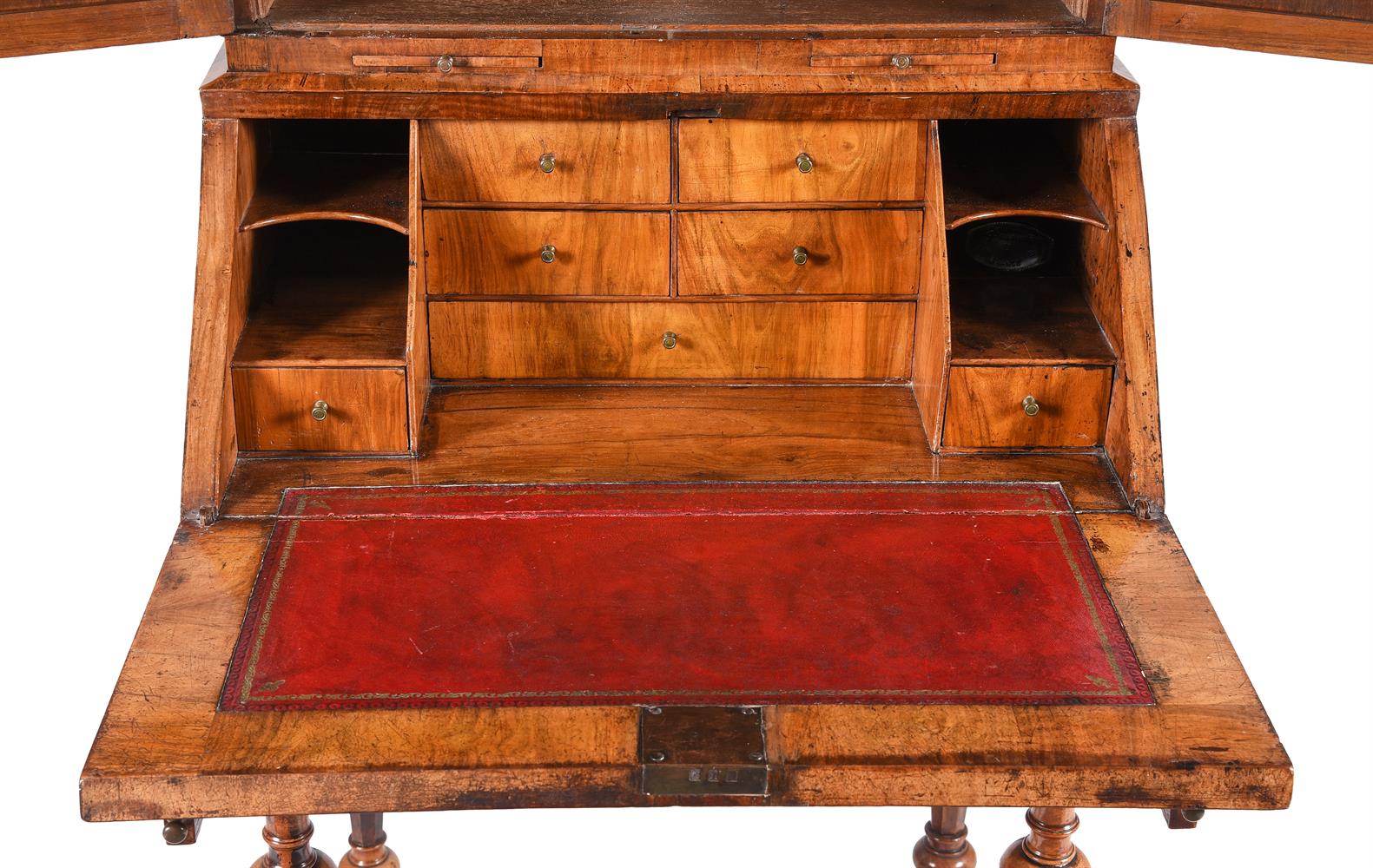 A QUEEN ANNE WALNUT AND FEATHER BANDED BUREAU CABINET, CIRCA 1705 - Image 7 of 7
