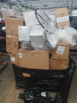 1 pallet with New Christmas Decorations Including LED Lights