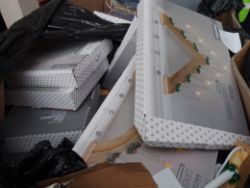 1 Pallet of returns - including candle bridges & LED festive ornaments