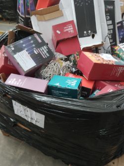 Pallet of customer returns, including assorted Christmas lights and decorations