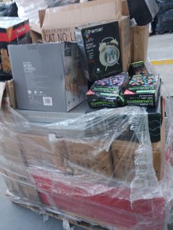 1 Pallet of 3-way socket extensions, LED Lights, Moon light scenes and assorted Christmas Items