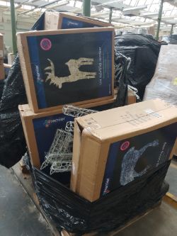 1 Pallet of big outdoor Christmas LED DEERS Lights - APPEARS NEW!