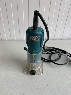 Makita 3707F Laminate Trimmer Router 240v - Removed from joiners shop - Untested