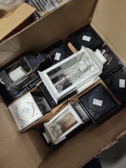 1 pallet of approx. 540 Candles, Approx 50 LED Lanterns, Gold spray cans, Tree decs & More