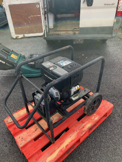 Hatz 1B30 Diesel engine on wheeled frame - Running condition - Mounter on wheeled frame