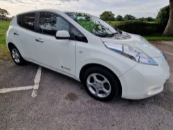 LOW MILEAGE 2015 NISSAN LEAF ACENTA WHITE HATCHBACK - ELECTRIC - EXCELLENT CONDITION INSIDE AND OUT