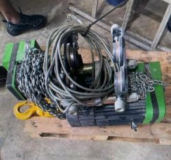Chain lift hoist - 415-volt 3 Phase - 2-ton swl - long reach - used, like new - PLUS VAT