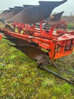 Kuhn 5 Farrow Plough - Vari Master 122 - Plus vat