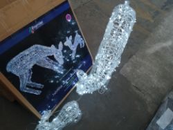 1 Premier LED Deer Mother & Baby - Appears new