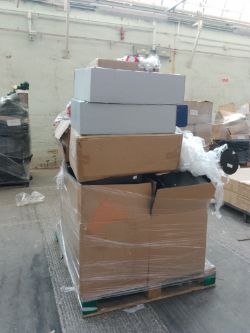 1 pallet of mainly new and ex showroom Christmas decorations