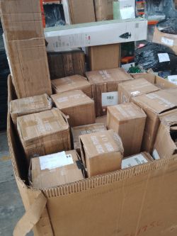 1 pallet of Mixed Christmas trees - Appears New