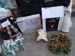 1 Return pallet of New and Used Christmas Decorations