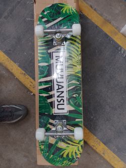 (P143) - 1 pallet of approx. 54 Skateboards